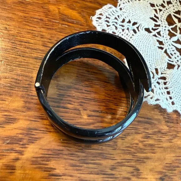 Vintage Architectural Black Metal Hinged Cuff Bracelet - Picture 16 of 17